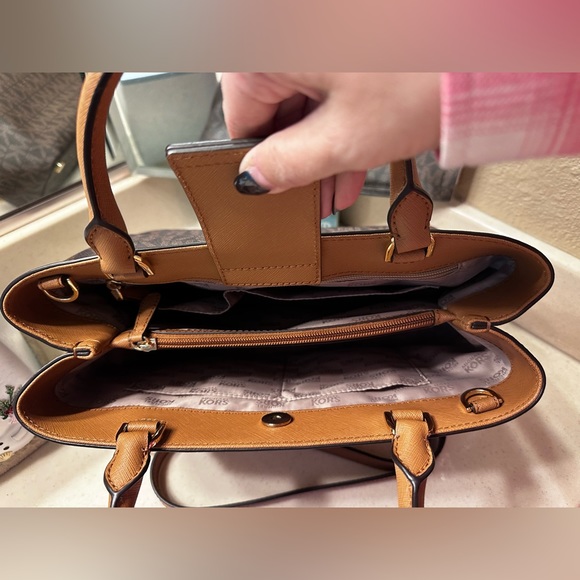 🌸 Michael Kors Women's Hailee Floral Studded  NWOT🌸 - Picture 9 of 10